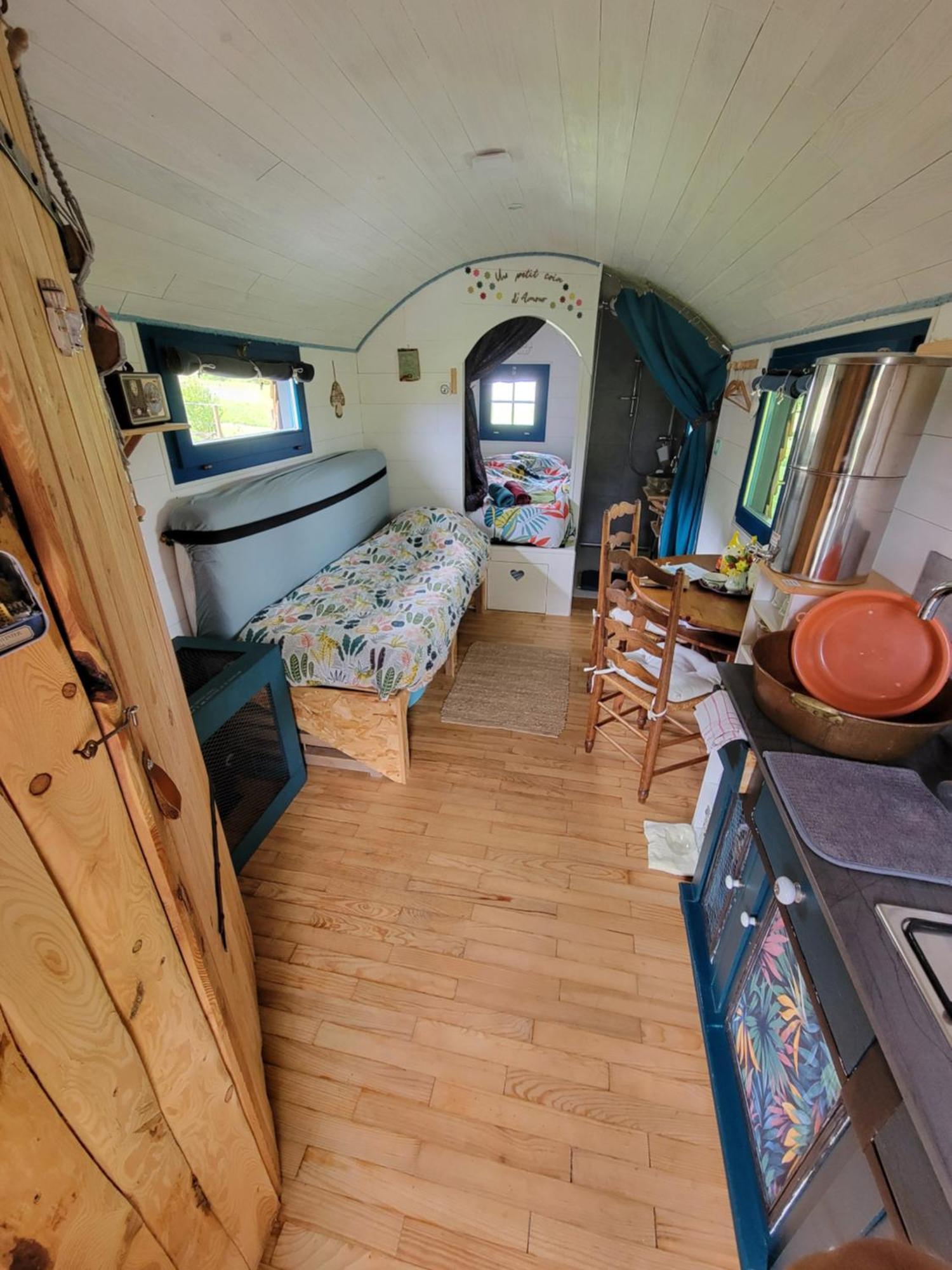 La Roulotte Tiny House Du Mond'Ideal Leval  Buitenkant foto