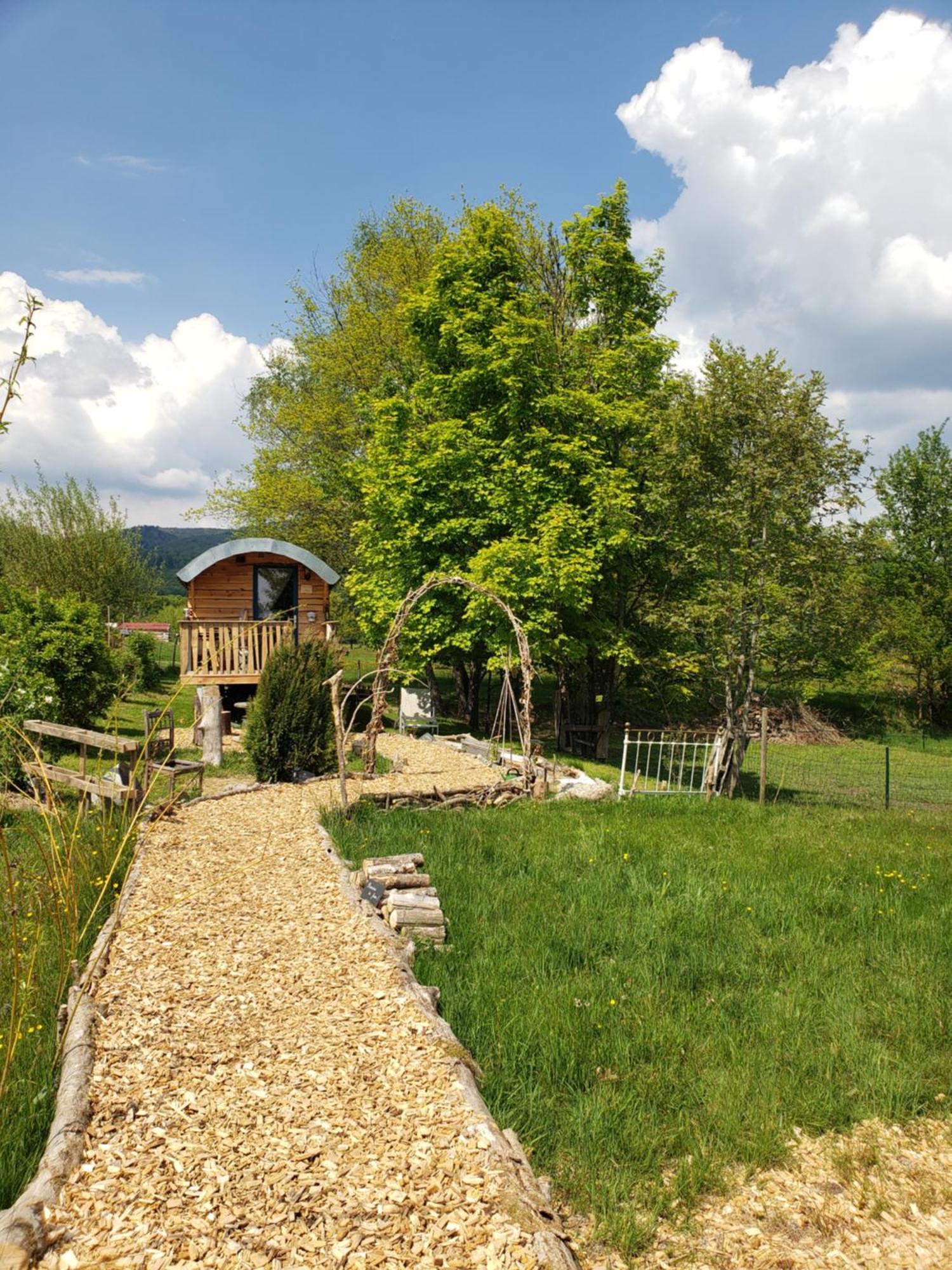 La Roulotte Tiny House Du Mond'Ideal Leval  Buitenkant foto