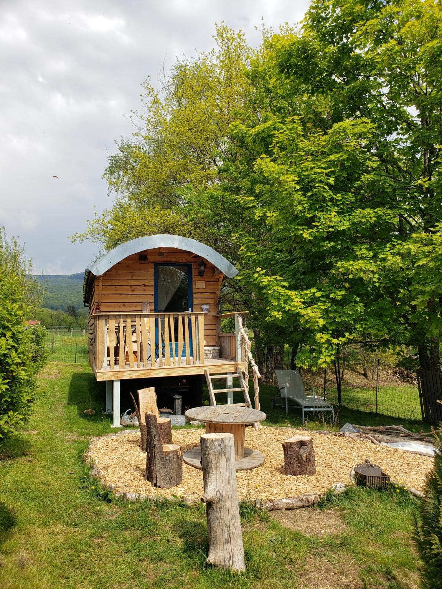 La Roulotte Tiny House Du Mond'Ideal Leval  Buitenkant foto