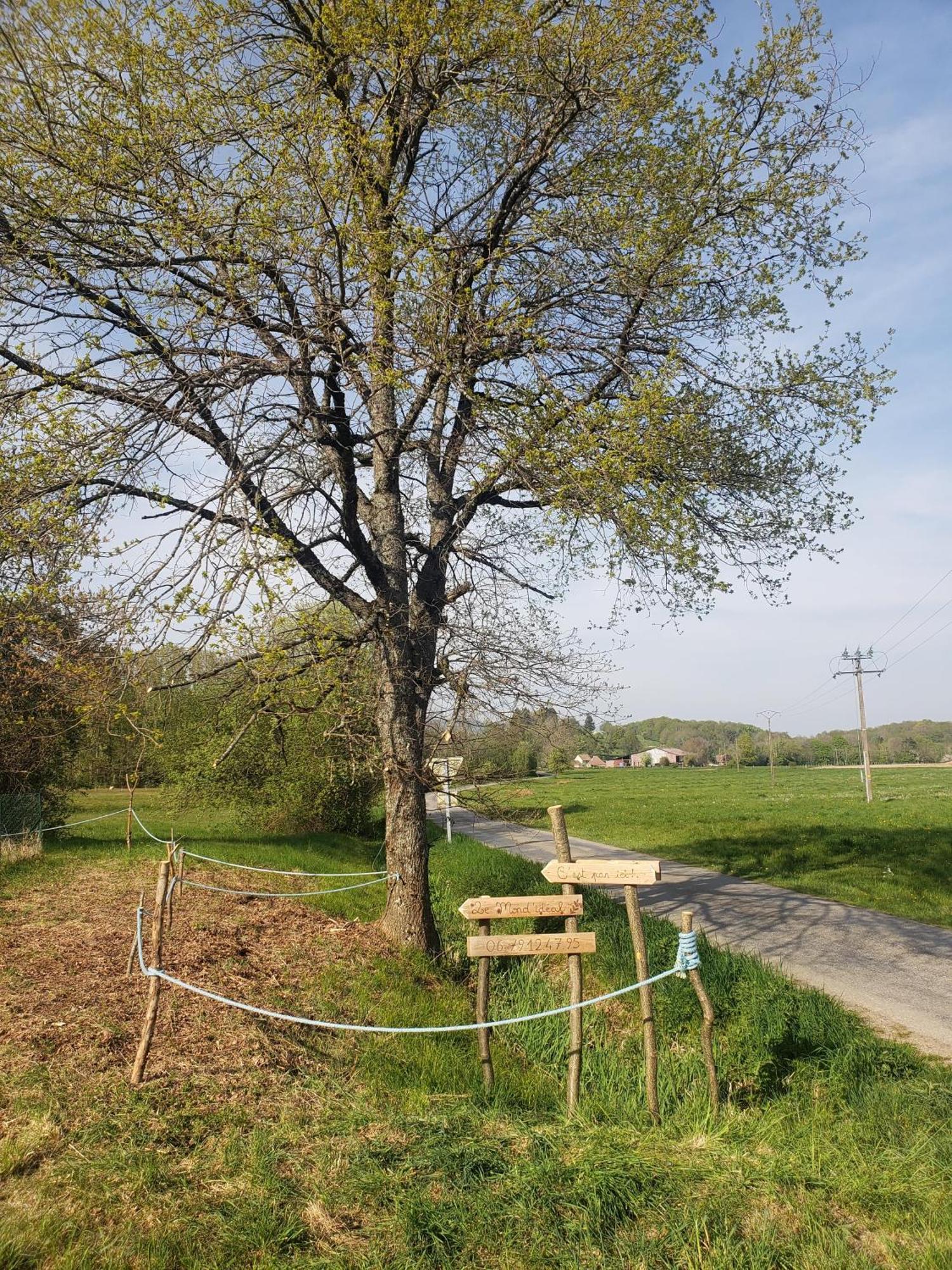La Roulotte Tiny House Du Mond'Ideal Leval  Buitenkant foto