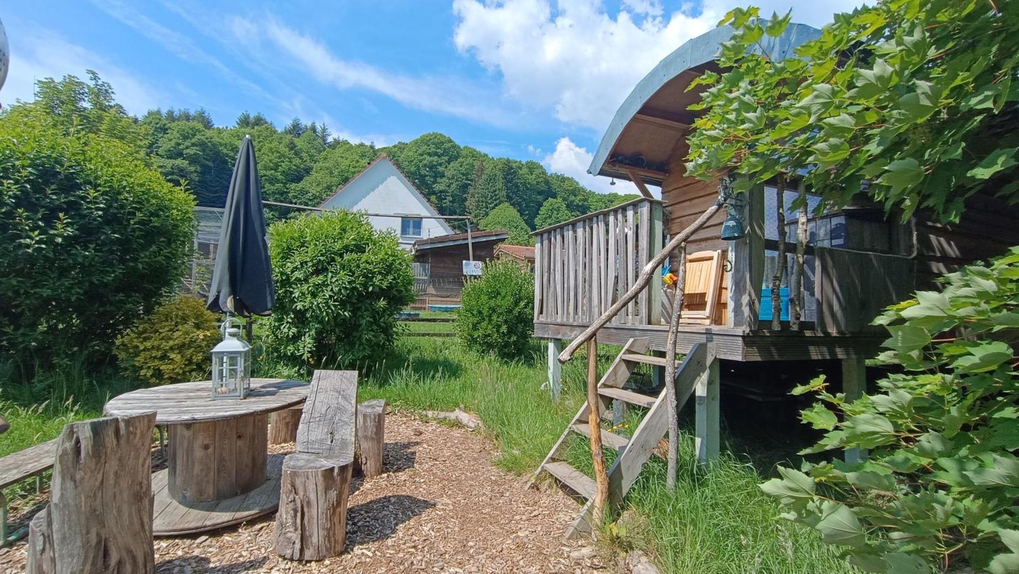 La Roulotte Tiny House Du Mond'Ideal Leval  Buitenkant foto