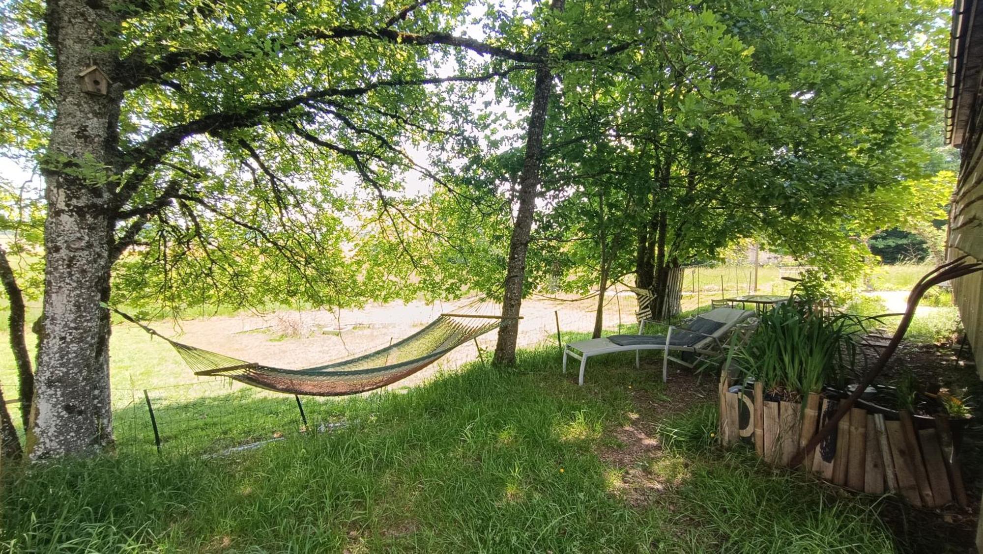 La Roulotte Tiny House Du Mond'Ideal Leval  Buitenkant foto